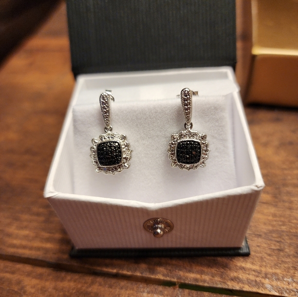 Genuine Elegant Black & White Diamond Earrings - Picture 3 of 3